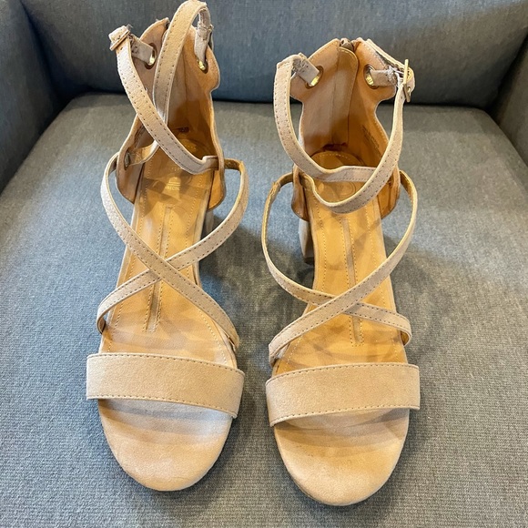 new directions Shoes - NEW DIRECTIONS Taupe Suede Strappy Sandals Sz 8.5